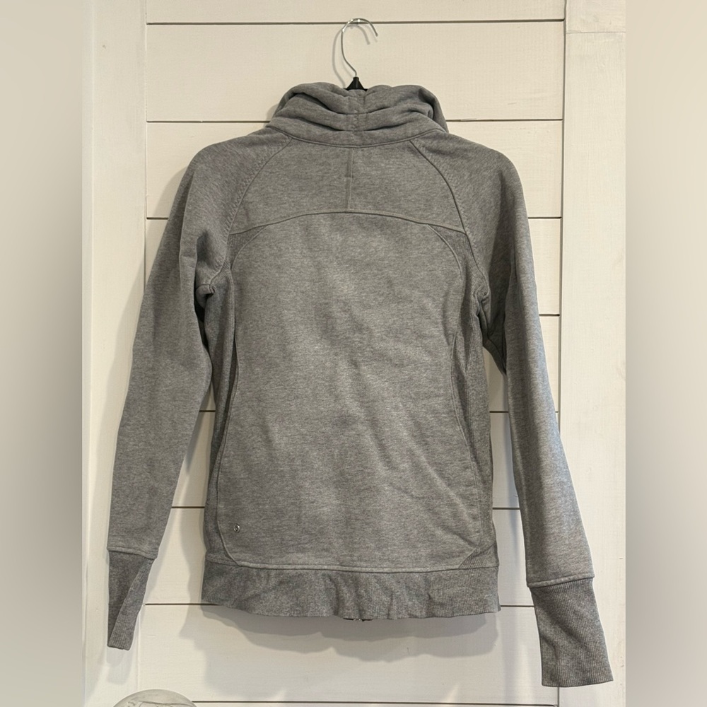 Lululemon Jacket 🩶 - Picture 2 of 6